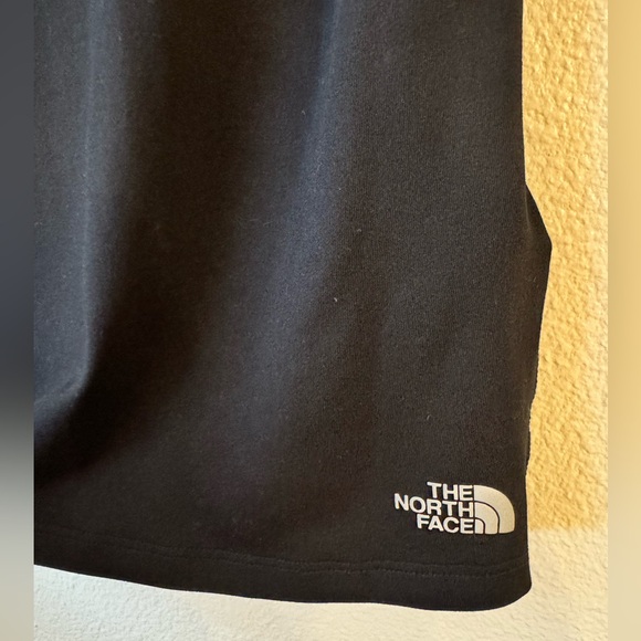 The North Face Women's Classic Blk Workout/Hiking Tee - Picture 2 of 5